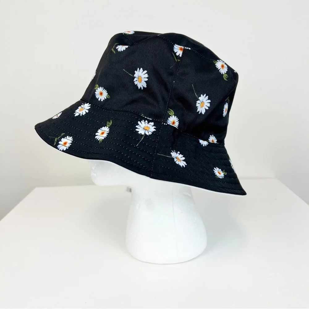 NWT Alice + Olivia Reversible Daisy Print Bucket Hat - Picture 5 of 6